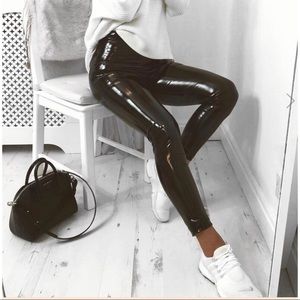 Vynil leggings .......